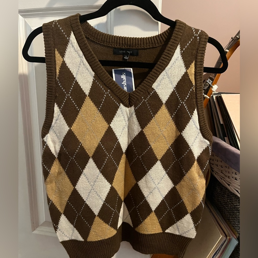 Large sweater vest brown argyle